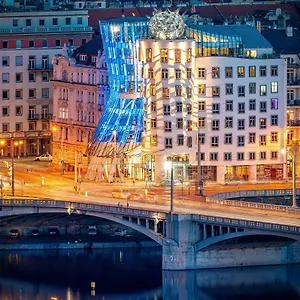 **** Hotel Dancing House - Tancici Dum Tsjechië